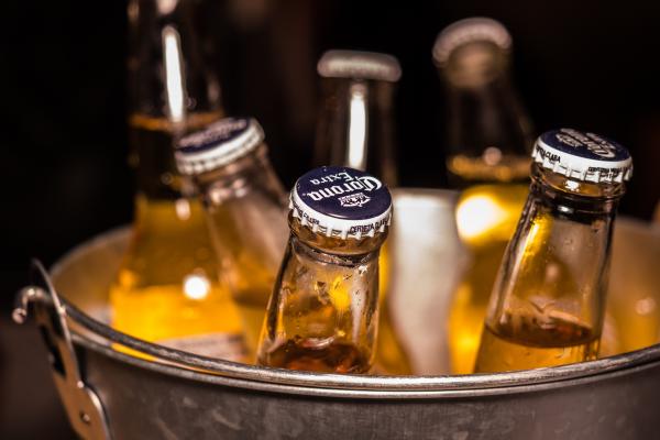 photo-of-corona-extra-bottles-on-bucket-1089932.jpg